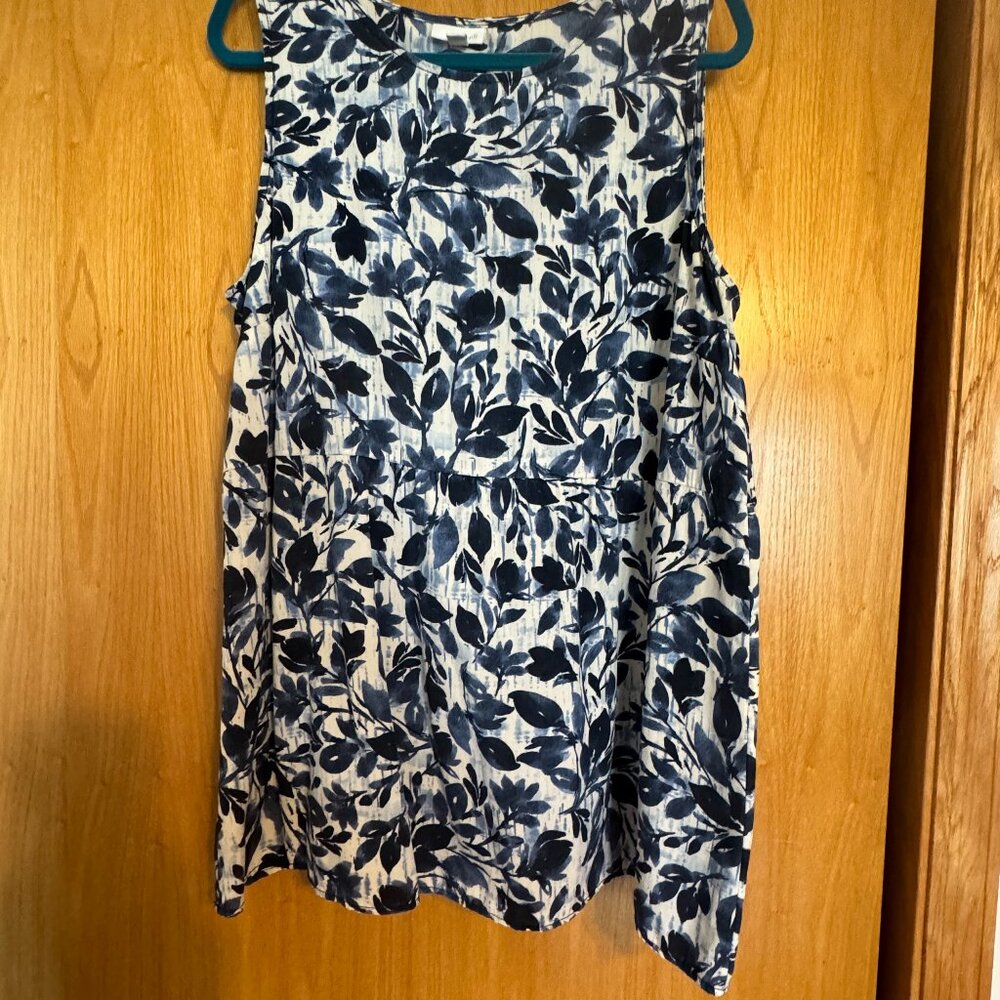PURE J JILL BLUE AND WHITE FLORAL SLEEVELESS BLOUSE SIZE LARGE